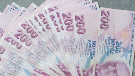 Hazine 80,5 milyar lira borçlandı