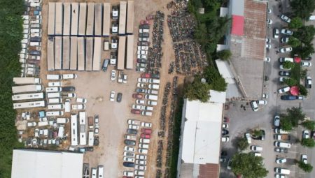 Yediemin otoparklarında bekleyen araçlar satışa çıkıyor