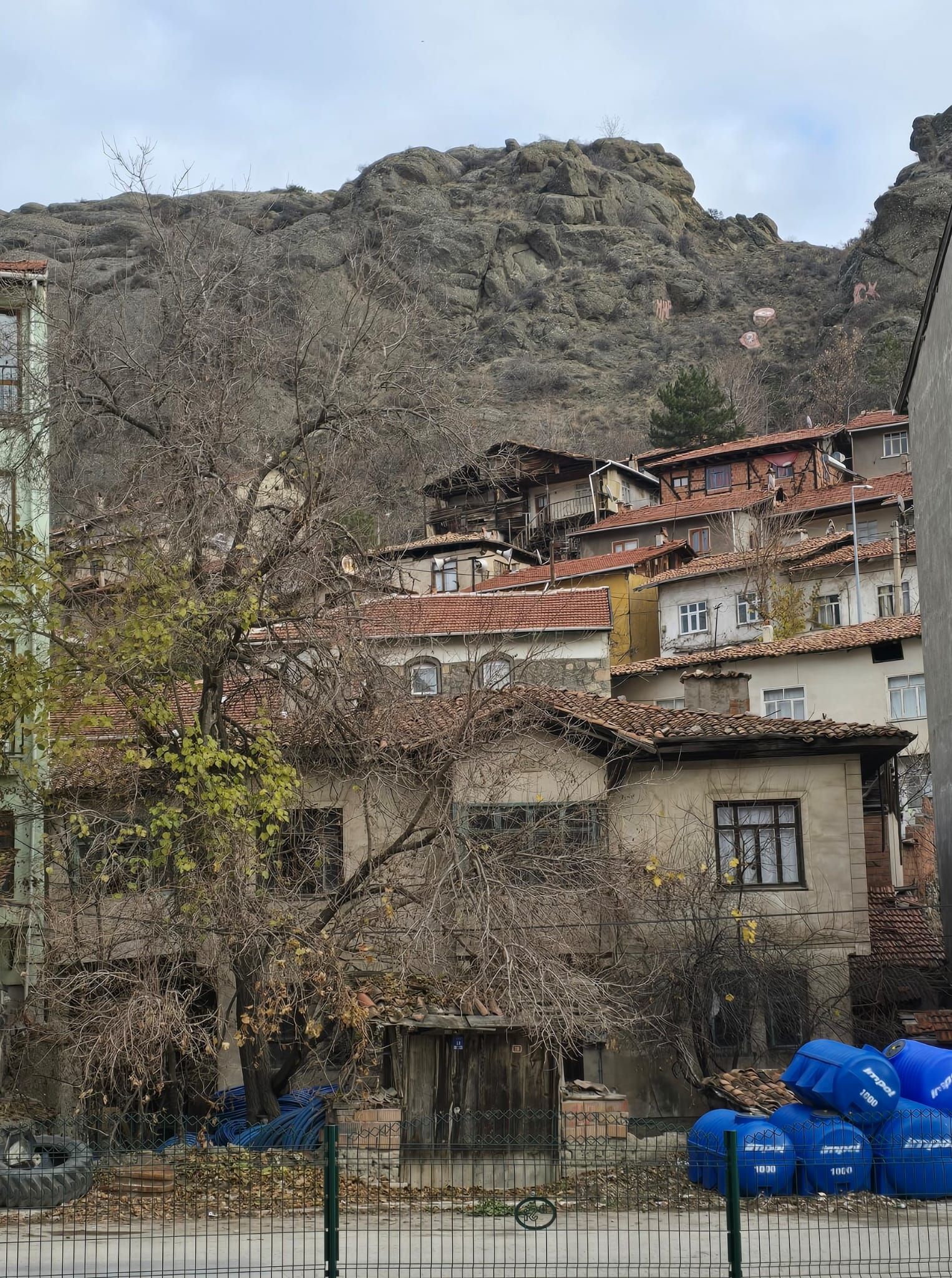 İskilip’te Minaresi Olmayan Gizemli Cami Merak Konusu Oldu