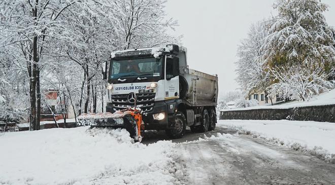 Düzce Belediyesi Karla Mücadelede 33 Araç ve 196 Personelle Teyakkuzda