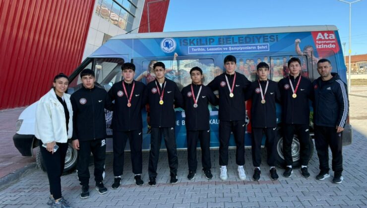 İskilip Belediye Sporlu Güreşçilerden Gurur Veren Başarı