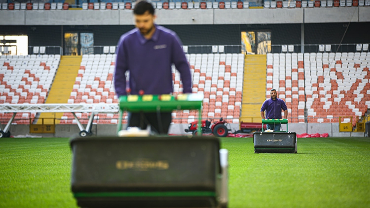 Yeni Adana Stadyumu Turkcell Süper Kupa Yarı Final Maçına Hazır Yeni Adana Stadyumu Turkcell Süper Kupa Yarı Final Maçına Hazır