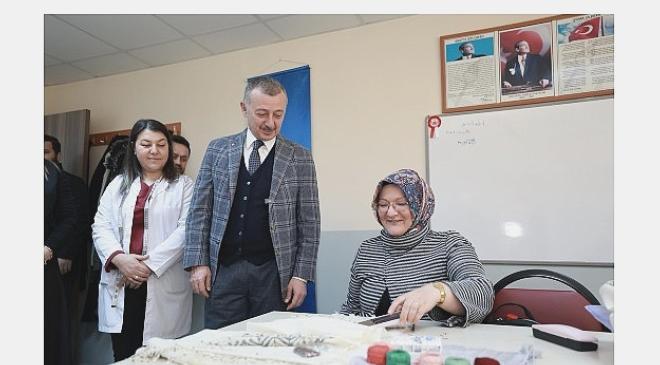 Başkan Büyükakın KO-MEK Tepeköy Kurs Merkezi’ni Ziyaret Etti