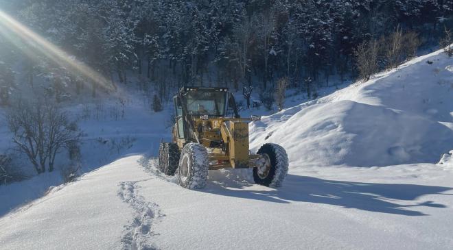 Giresun’da Kar Nedeniyle 521 Köy Yolu Ulaşıma Kapandı, Okullara Ara Verildi