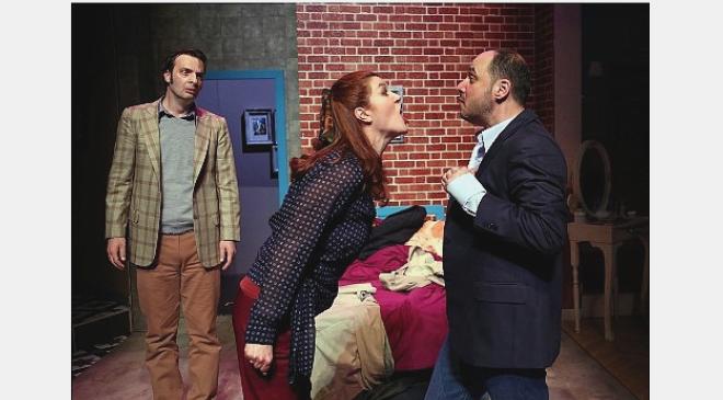 İBB Şehir Tiyatroları ‘Yatak Odası Komedisi’ Oyununu Bahçelievler’de Sahneliyor