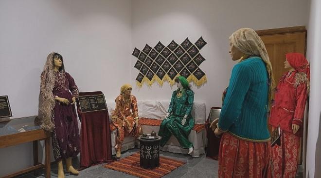 İnegöl Kent Müzesi 17. Yılında Geleneksel Kıyafet Kültürünü Sergiliyor