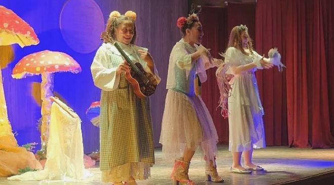 İnegöl’de 5 Gün Süren Tiyatro Festivali Büyük İlgiyle Tamamlandı
