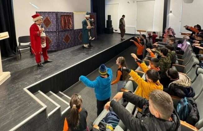 İskilip’te Öğrencilere Yönelik Geleneksel Türk Tiyatrosu Gösterisi Düzenlendi
