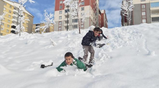 Kar Yağışı Nedeniyle 48 İlde Eğitim Ara Verildi