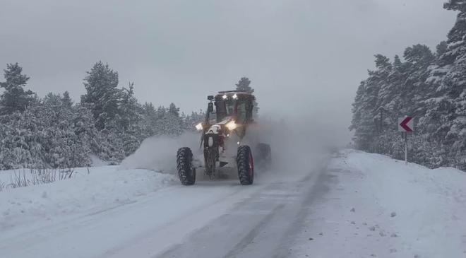 Karadeniz Bölgesi’nde Yoğun Kar Yağışı Nedeniyle 1327 Yerleşim Yeri Ulaşıma Kapandı