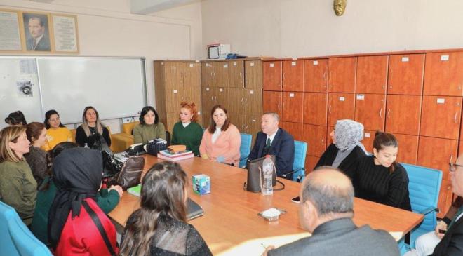 Kars Valisi Ziya Polat’tan Atatürk Kız Mesleki ve Teknik Anadolu Lisesi’ne Ziyaret ve Eğitimde Destek