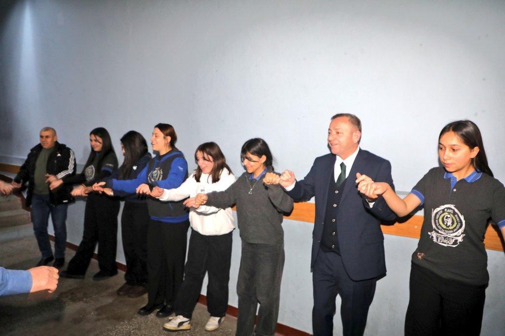 Kars Valisi Ziya Polat’tan Atatürk Kız Mesleki ve Teknik Anadolu Lisesi'ne Ziyaret ve Eğitimde Destek