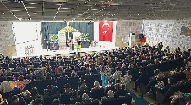 Kartepe Belediyesi Yarıyıl Tatiline Tiyatro Etkinliğiyle Başladı