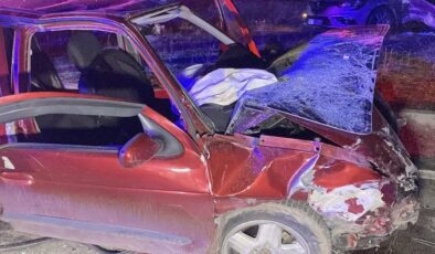 Çorum-İskilip yolunda iki otomobil çarpıştı: 8 yaralı