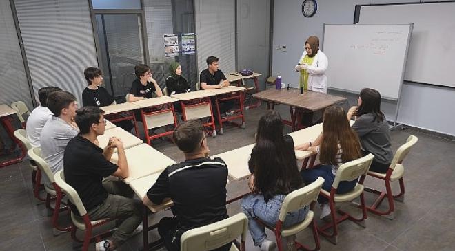 Kocaeli Akademi Liselerinden Gençlere Ücretsiz Eğitim Desteği