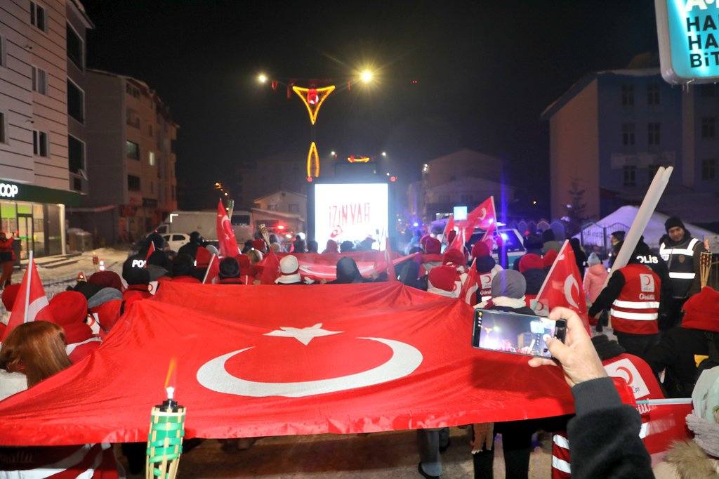 Sarıkamış Harekâtı’nın 111. Yılında Anma Yürüyüşü ve Soğuk Heykel Performansı Sarıkamış Harekâtı’nın 111. Yılında Anma Yürüyüşü ve Soğuk Heykel Performansı