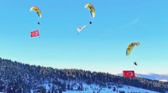 Sarıkamış Şehitleri İçin Gökyüzünde Anlamlı Paramotor Gösterisi