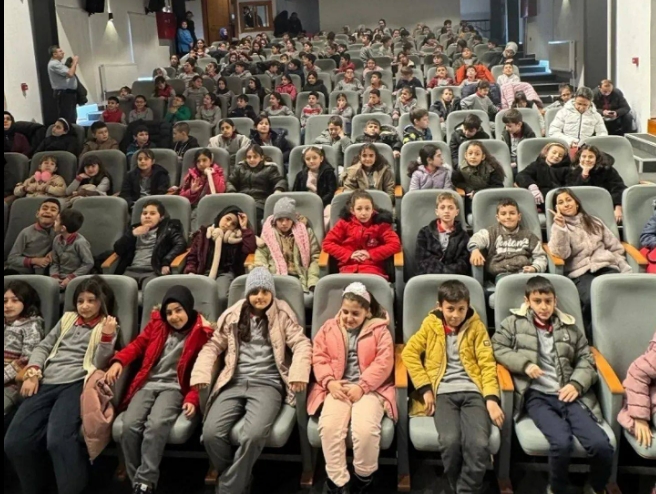 İskilip’te Öğrencilere Yönelik Geleneksel Türk Tiyatrosu Gösterisi Düzenlendi